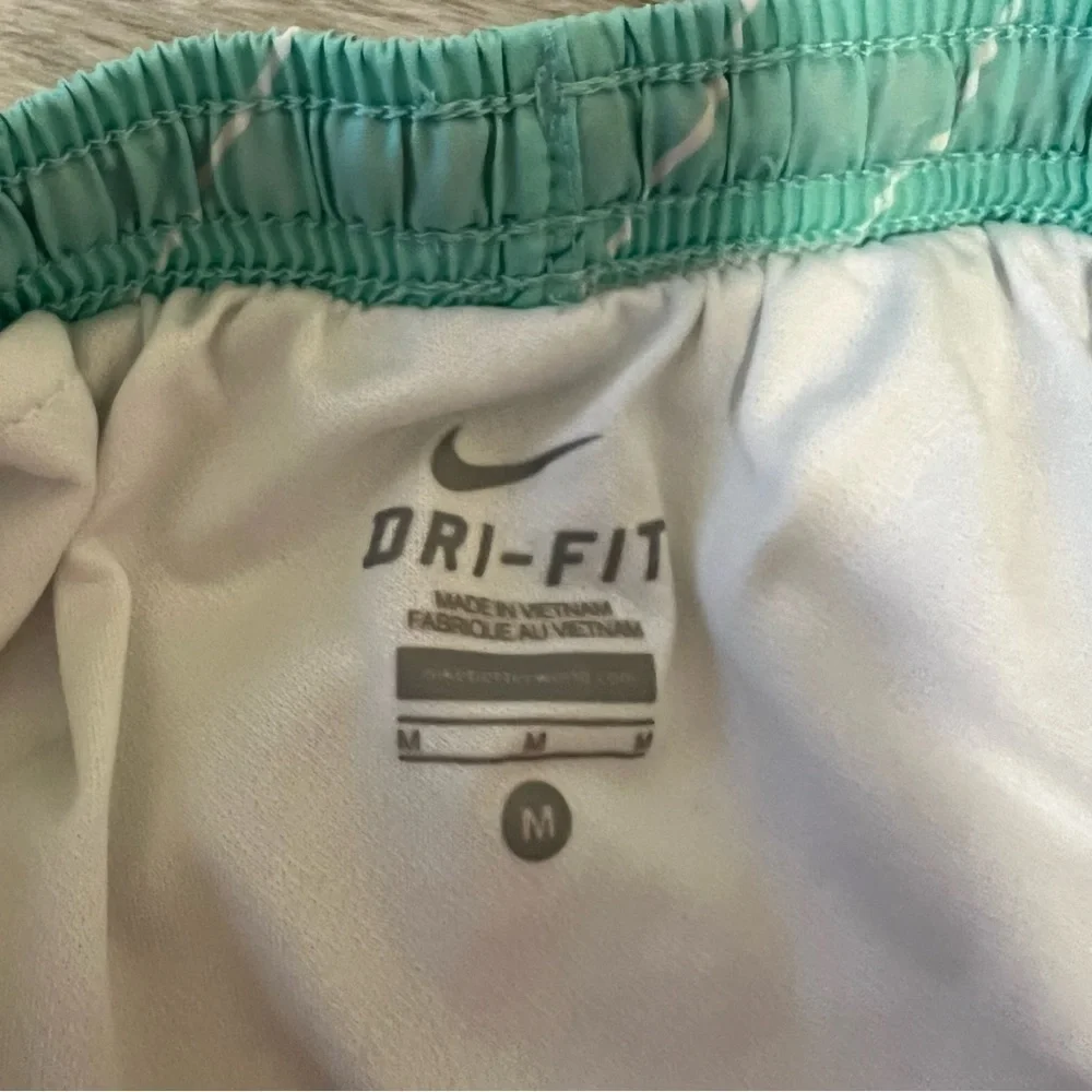 NIKE Dry Fit Aqua Orange Graphic Swoosh Lightweight Athletic M Shorts Workout